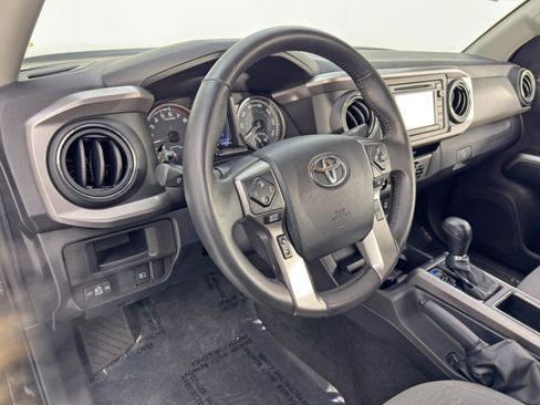 Used 2018 Toyota Tacoma SR5 image 12