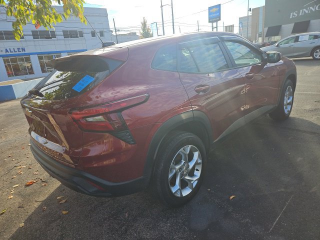 Used 2024 Chevrolet Trax LS w/ LS Convenience Package FWD image 3
