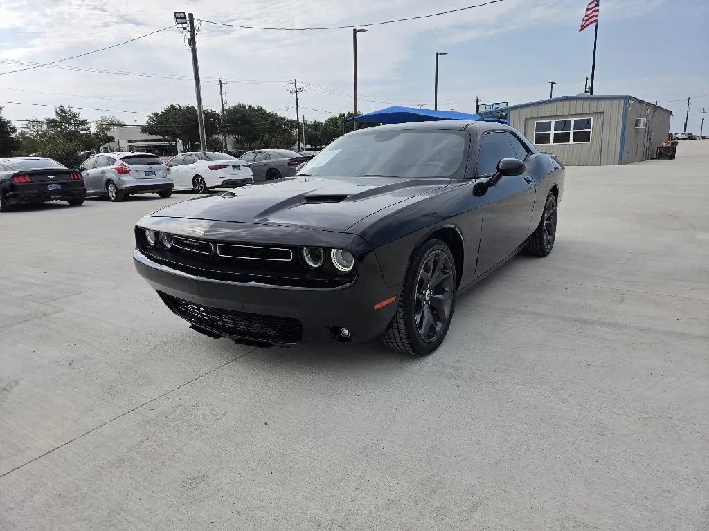 Used 2018 Dodge Challenger SXT Plus RWD image 1