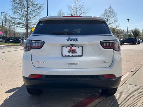 Used 2025 Jeep Compass Latitude image 7