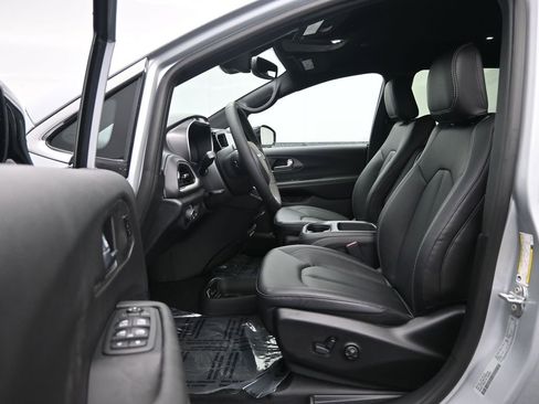 New 2026 Chrysler Pacifica Select image 21