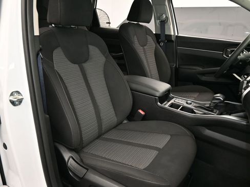 Used 2023 Kia Sorento LX image 37