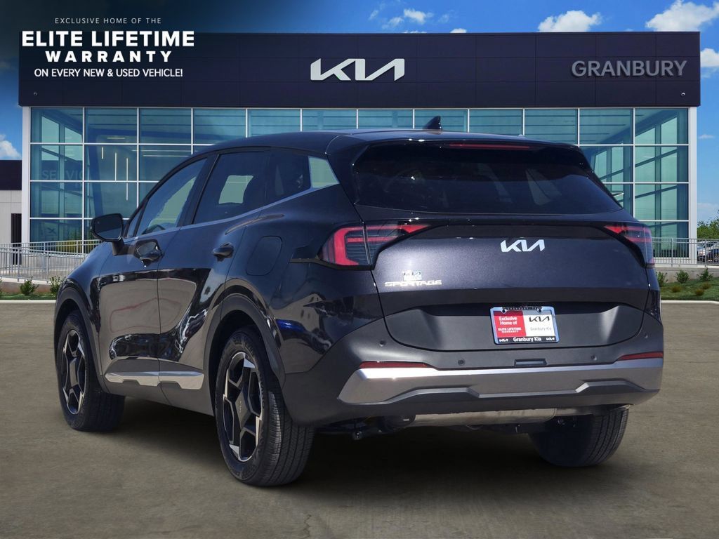 Used 2026 Kia Sportage EX FWD image 4
