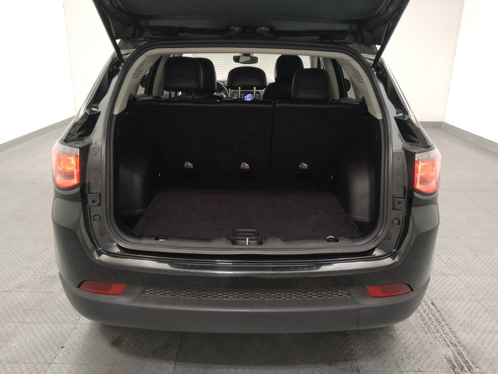 Used 2017 Jeep Compass Latitude w/ Cold Weather Group AWD/4WD image 29