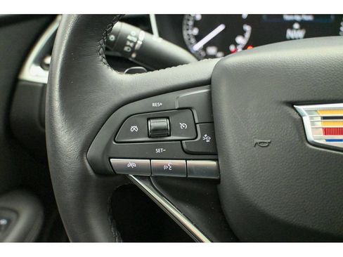 Used 2025 Cadillac XT6 Luxury image 41