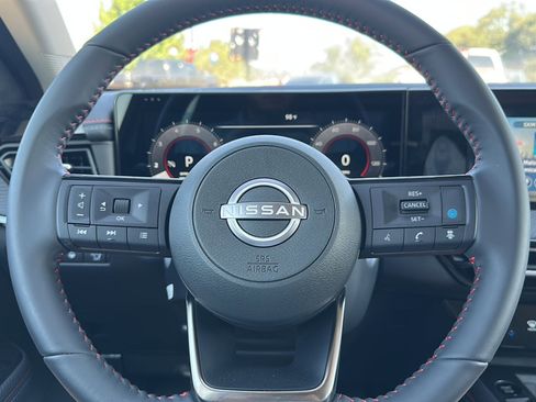 New 2025 Nissan Kicks SR image 17