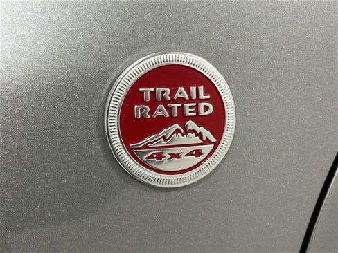 Used 2021 Jeep Cherokee Trailhawk image 30