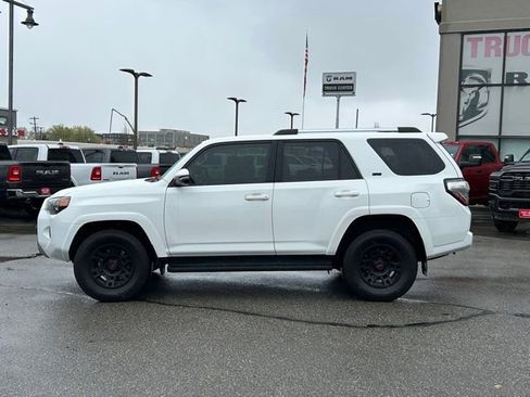 Used 2022 Toyota 4Runner SR5 Premium AWD/4WD image 3