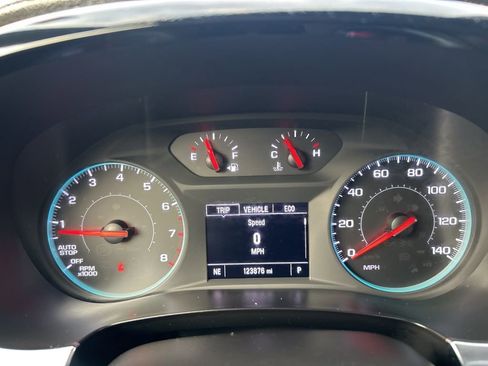 Used 2023 Chevrolet Traverse LT image 18