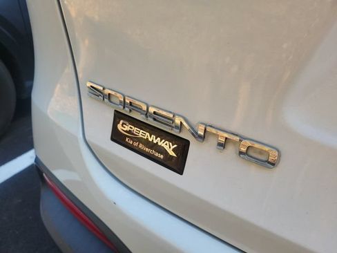 Used 2017 Kia Sorento FWD image 11
