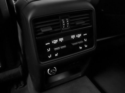 Certified 2024 Porsche Cayenne AWD/4WD image 44