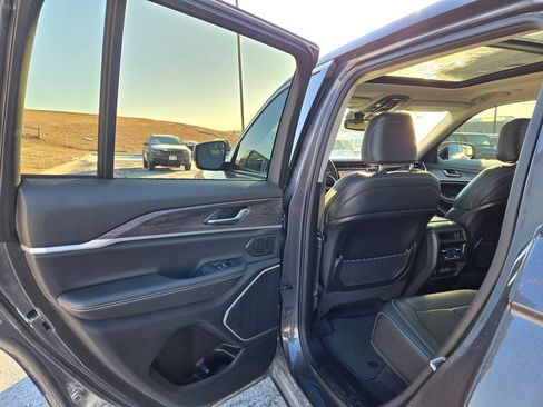 Used 2022 Jeep Grand Cherokee Limited 4xe image 26