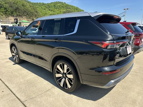 Used 2025 Mitsubishi Outlander AWD image 5