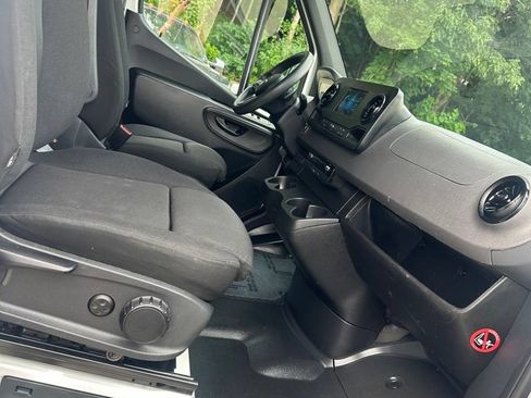 Used 2023 Mercedes-Benz Sprinter 2500 w/ Acoustic Package image 27