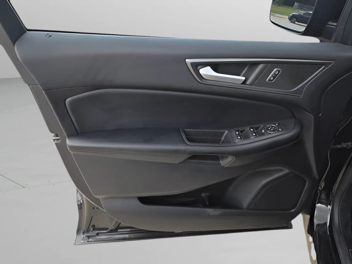 Used 2020 Ford Edge SE FWD image 25