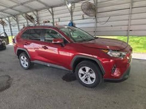 Used 2021 Toyota RAV4 XLE FWD image 3