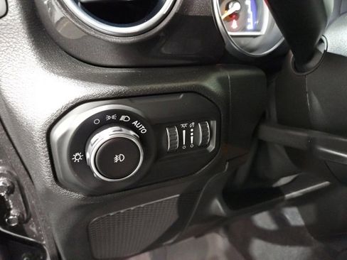 Used 2021 Jeep Wrangler Unlimited Sahara image 20