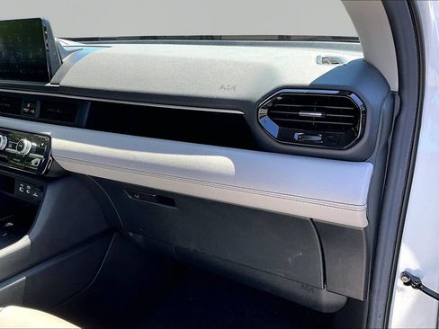 Certified 2024 Honda Pilot Touring image 17