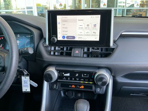 Certified 2025 Toyota RAV4 LE AWD/4WD image 28