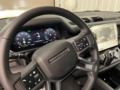 New 2026 Land Rover Defender 130 X-Dynamic SE image 39