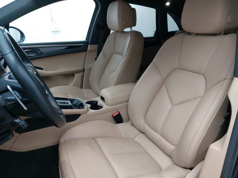 Used 2022 Porsche Macan image 5