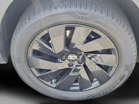 Used 2024 Volkswagen Atlas SE w/ Black Wheel Package FWD image 29