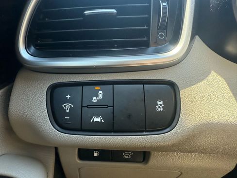 Used 2020 Kia Sorento EX image 17