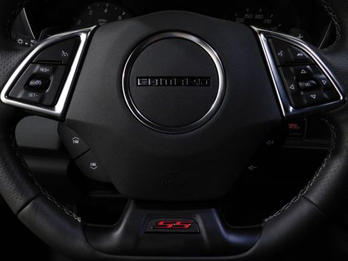 Used 2018 Chevrolet Camaro SS RWD image 40