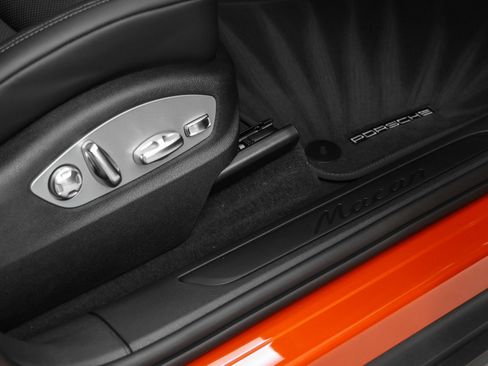 Certified 2025 Porsche Macan AWD/4WD image 15