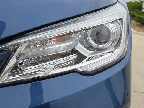 Used 2022 Subaru Ascent Touring AWD/4WD image 8