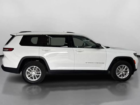 Used 2023 Jeep Grand Cherokee L Laredo AWD/4WD image 11