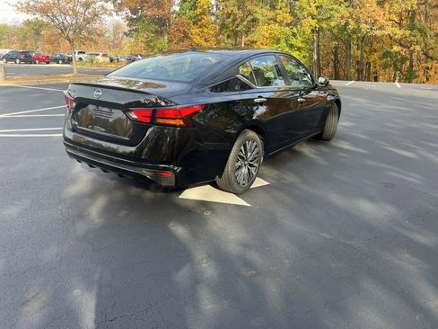 Used 2024 Nissan Altima 2.5 SV image 7