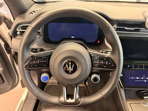Used 2025 Maserati Grecale GT AWD/4WD image 19