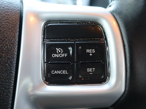 Used 2013 Chrysler 300 AWD w/ Driver Convenience Group image 30