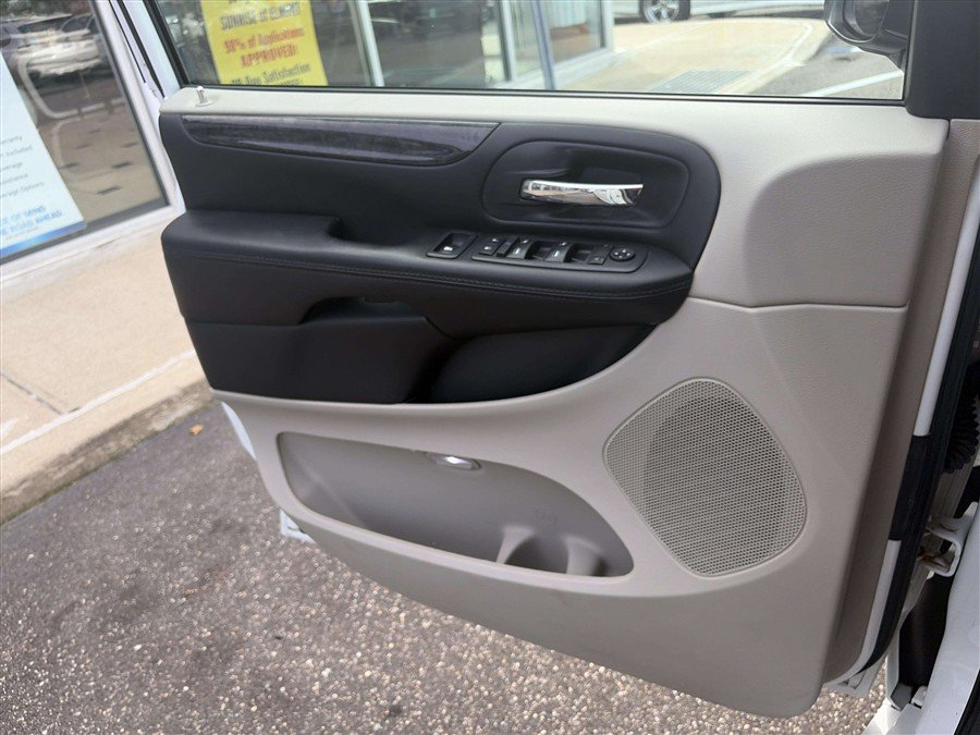 Used 2019 Dodge Grand Caravan SE FWD image 21