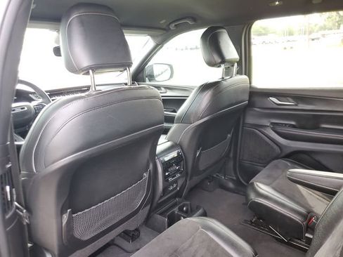 Used 2023 Jeep Grand Cherokee L Laredo AWD/4WD image 11