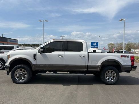Used 2019 Ford F250 Lariat w/ Chrome Package image 2