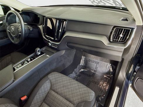 Used 2025 Volvo XC60 B5 Core w/ Climate Package PRO image 29