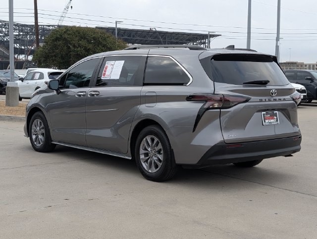 Certified 2026 Toyota Sienna XLE FWD image 9