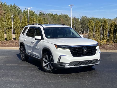 Certified 2023 Honda Pilot Elite image 2