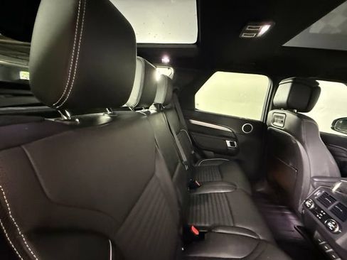 Used 2024 Land Rover Discovery Dynamic SE AWD/4WD image 35