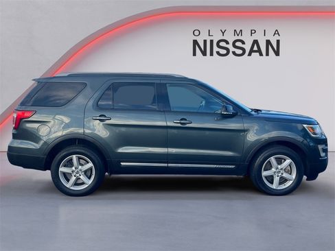 Used 2016 Ford Explorer XLT w/ Equipment Group 202A image 6