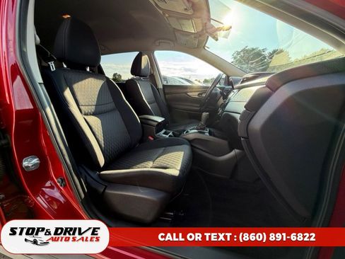 Used 2017 Nissan Rogue SV AWD/4WD image 15
