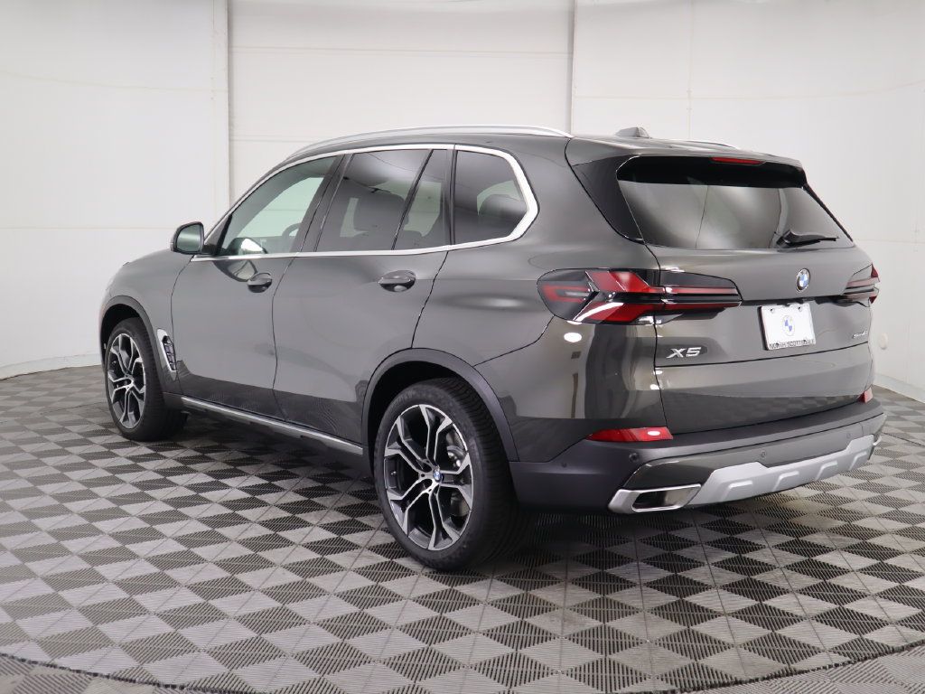 Certified 2026 BMW X5 sDrive40i w/ Climate Comfort Package RWD image 8