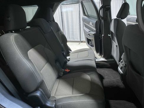 Used 2019 Ford Explorer XLT w/ Equipment Group 201A AWD/4WD image 13