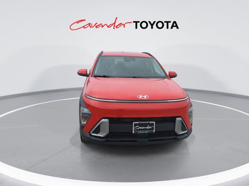 Used 2025 Hyundai Kona SEL FWD image 3