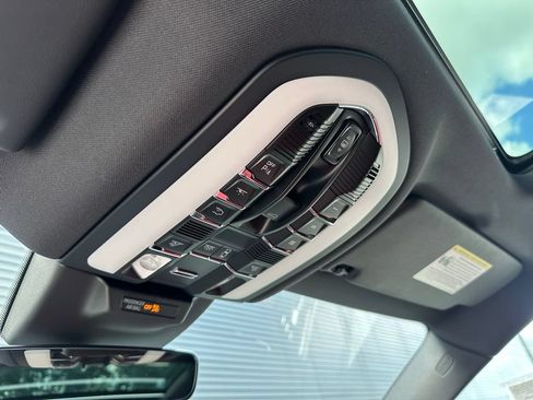 Used 2026 Porsche Macan AWD/4WD image 30