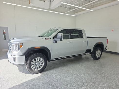 Used 2022 GMC Sierra 2500 Denali image 2