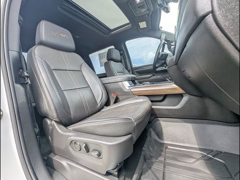 Used 2024 Chevrolet Silverado 2500 High Country w/ High Country Premium Package AWD/4WD image 23