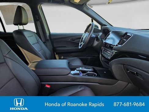 Used 2025 Honda Ridgeline Black Edition image 17